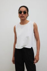 Bawełniany top w kolorze CLASSIC WHITE - FLOWTEE-XS/S. Białe topy Marsala, m, bez wzorów, z bawełny, bez kołnierzyka, bez ramiączek. Za 119.90 zł.