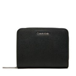 Mały Portfel Damski Calvin Klein. Czarne portfele Calvin Klein, bez wzorów. Za 179.99 zł.