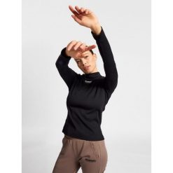 Damski sweter z golfem Hummel LGC Gisa. Czarne golfy Hummel, bez wzorów, bez ramiączek. Za 168.00 zł.