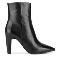 Botki GINO ROSSI. Czarne botki Gino Rossi, bez wzorów, bez obcasa, na słupku, bez zapięcia. Za 399.99 zł.