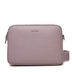 Torebka Calvin Klein. Fioletowe listonoszki Calvin Klein, bez wzorów, bez dodatków. Za 299.99 zł.