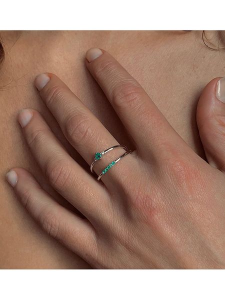 Les Petites Précieuses Srebrny pierścionek ze szmaragdami rozmiar: 56. Szare pierścionki Les Petites Précieuses, z szmaragdem, srebrne. Za 174.43 zł.