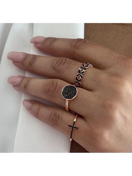 Les Petites Précieuses Pozłacany pierścionek z cyrkoniami rozmiar: 58. Czarne pierścionki Les Petites Précieuses, z cyrkonią, pozłacane. Za 153.34 zł.