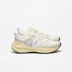 Buty sportowe VEJA Condor 3 Adv Enmesh Full-White damskie białe (CE2820742A). Brązowe obuwie sportowe Veja, bez zapięcia, do biegania. Za 549.00 zł.
