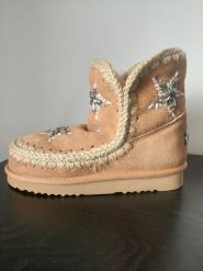 Mou Skórzane botki zimowe w kolorze beżowym rozmiar: 38. Brązowe botki Mou, na zimę, bez wzorów, z wełny, bez obcasa, bez zapięcia. Za 861.99 zł.