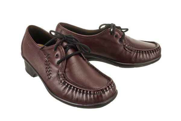 SOLO 065 SZ bordowy, półbuty,mokasyny damskie. Czerwone mokasyny Solo, bez wzorów, ze skóry, bez obcasa. Za 203.27 zł.