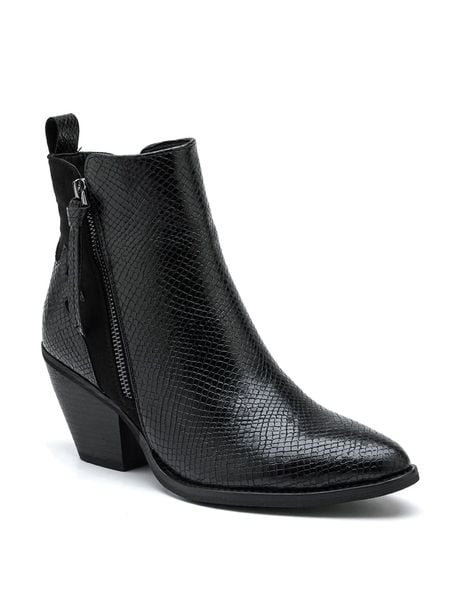 Sixth Sens Botki w kolorze czarnym rozmiar: 38. Czarne botki Sixth Sens, bez wzorów, ze skóry, bez obcasa, bez zapięcia. Za 209.82 zł.