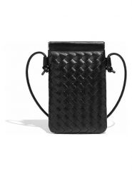 SUVRAI Torebka w kolorze czarnym na telefon - 13 x 20 x 4 cm rozmiar: onesize. Czarne torby na ramię SUVRAI, bez wzorów, z materiału, przez ramię, bez dodatków. Za 86.99 zł.