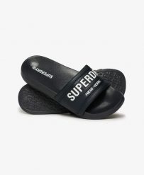 Superdry City Luxe Pool Sliders - Klapki z wyściełanym paskiem – EBONY. Brązowe klapki Superdry, bez wzorów, z poliesteru, bez obcasa. Za 147.40 zł.
