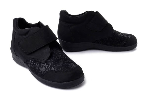 COMFORTABEL 990541-01 schwarz, botki damskie. Czarne botki Comfortabel, na zimę, bez wzorów, bez obcasa, bez zapięcia. Za 371.93 zł.