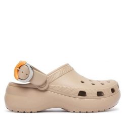Klapki Crocs. Brązowe klapki Crocs, bez wzorów, bez obcasa. Za 269.99 zł.