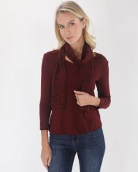 Bordowa bluzka z wiskozy. Czerwone bluzki Unisono, l, bez wzorów, z dzianiny, bez kołnierzyka, bez ramiączek. Za 149.00 zł.
