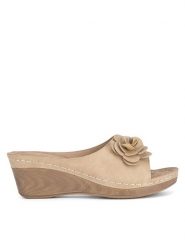 Clara Barson Klapki WYL05010-29 Beżowy. Brązowe klapki Clara Barson, bez wzorów, z syntetyku, bez obcasa. Za 62.99 zł.