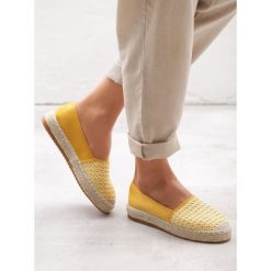 Żółte Espadryle Surrealist. Żółte espadryle Born2be, bez wzorów, bez obcasa, na płaskiej podeszwie, bez zapięcia. Za 39.99 zł.