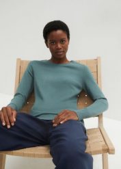 Sweter basic z bawełny z recyklingu. Zielone swetry bonprix, bez wzorów, z bawełny, bez ramiączek. Za 64.99 zł.