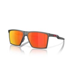 Okulary przeciwsłoneczne Oakley Futurity. Czerwone okulary przeciwsłoneczne Oakley, bez wzorów, sportowe, prostokątne. Za 1,379.50 zł.