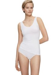 Triumph Top "Smart Natural" w kolorze białym rozmiar: 36-42. Białe topy Triumph, bez wzorów, bez kołnierzyka, bez ramiączek. Za 74.81 zł.