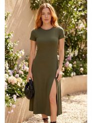 SOULSHAE Sukienka w kolorze khaki rozmiar: L/XL. Brązowe sukienki SOULSHAE, l, bez wzorów, bez kołnierzyka, bez ramiączek, midi. Za 119.95 zł.