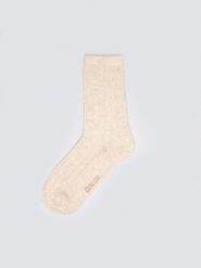 Skarpety damskie prążkowane z dodatkiem wełny kremowe Malena 103. Białe skarpety Big Star, bez wzorów, prążkowane. Za 24.99 zł.