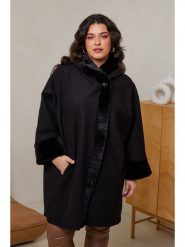 Curvy Lady Płaszcz zimowy w kolorze czarnym rozmiar: 44/46. Czarne płaszcze Curvy Lady, na zimę, bez wzorów, z puchu, bez kaptura. Za 136.45 zł.