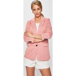 Vero Moda - Żakiet. Czerwone marynarki i żakiety Vero Moda, bez wzorów, z dzianiny, casualowe. W wyprzedaży za 159.90 zł.