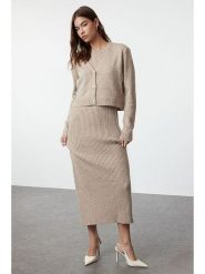 Trendyol 2-częściowy zestaw w kolorze beżowym rozmiar: L. Brązowe swetry Trendyol, l, bez wzorów, bez ramiączek. Za 143.56 zł.