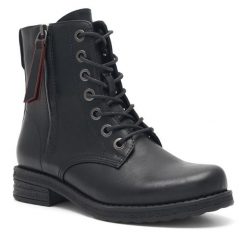 Botki Clara Barson. Brązowe botki Clara Barson, bez wzorów, bez obcasa, na słupku, bez zapięcia. Za 149.99 zł.