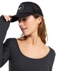 Czapka Trucker dla Kobiety TRUCKIN Czarny. Czarne czapki Roxy, bez wzorów, z materiału. Za 119.99 zł.