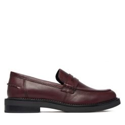 Lordsy Geox. Czerwone lordsy Geox, bez wzorów, bez obcasa, bez zapięcia. Za 499.99 zł.