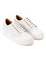 British Passport Skórzane sneakersy w kolorze białym rozmiar: 37. Białe trampki British Passport, bez wzorów, bez zapięcia. Za 347.99 zł.