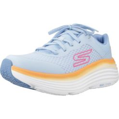 Kapcie SKECHERS MAX CUSHIONING ENDEA Niebieski. Niebieskie obuwie domowe Skechers, bez wzorów, z syntetyku, bez zapięcia. Za 361.56 zł.