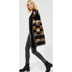 Kardigan w azteckie wzory. Białe golfy MOODO, s, bez wzorów. Za 119.99 zł.