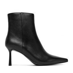 Botki Eva Minge. Czarne botki Eva Minge, bez wzorów, bez obcasa, na słupku, bez zapięcia. Za 529.99 zł.
