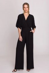 Elegancki kombinezon damski z kopertowym dekoltem czarny. Czarne sukienki Stylove, na imprezę, m, bez wzorów, eleganckie, bez kołnierzyka, bez ramiączek, kopertowe. Za 519.00 zł.