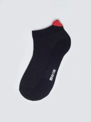 Stopki damskie z wiskozy z sercem czarne Lovelia 906. Czarne skarpety Big Star, bez wzorów, z wiskozy. Za 19.99 zł.