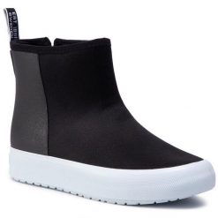Botki Tretorn. Czarne botki Tretorn, bez wzorów, bez obcasa, na płaskiej podeszwie, bez zapięcia. Za 549.99 zł.
