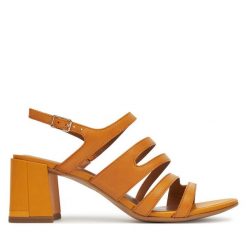 Sandały Tamaris. Żółte sandały Tamaris, bez wzorów, bez obcasa, na słupku, bez zapięcia. Za 299.99 zł.