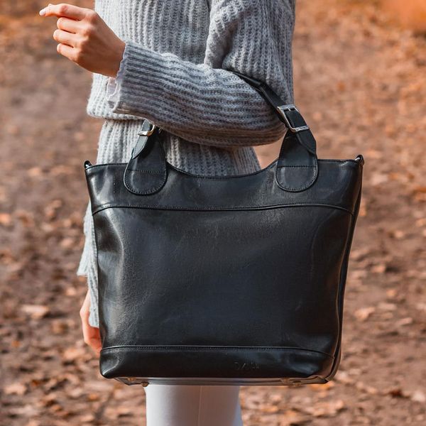 Torebka skórzana elegancki kuferek DAN-A T195 czarna. Czarne torebki klasyczne DAN-A, bez wzorów, ze skóry, bez dodatków. Za 399.99 zł.