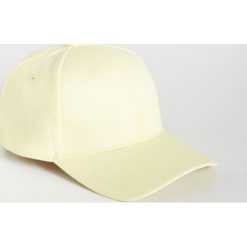 Gładka czapka z daszkiem - Żółty. Czapki Sinsay. W wyprzedaży za 7.99 zł.