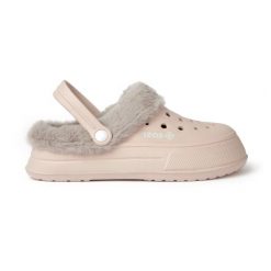 Ciepłe domowe kapcie CONCORD z ciepłym futerkiem i wkładką z pianki EVA. Czerwone obuwie domowe Izas, bez wzorów, bez zapięcia. Za 139.09 zł.