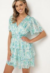 Zielono-Niebieska Sukienka z Gumką w Pasie i Dekoltem w Serek z Falbankami Zdobiona Metaliczną Nicią Wralea. Zielone sukienki Born2be, na spotkanie biznesowe, m, z aplikacjami, bez kołnierzyka, bez ramiączek, midi. Za 69.99 zł.