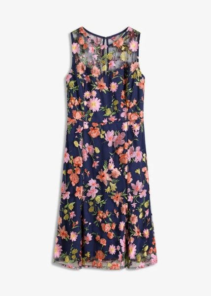 Sukienka midi z kwiatowym haftem. Niebieskie sukienki bonprix, bez wzorów, bez kołnierzyka, bez ramiączek, midi. Za 329.99 zł.