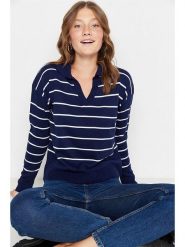 Trendyol Sweter w kolorze granatowo-białym rozmiar: M. Niebieskie swetry Trendyol, m, bez wzorów, bez ramiączek. Za 74.28 zł.