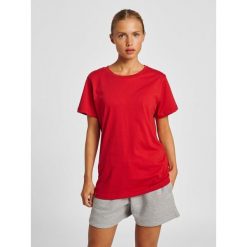 Koszulka damska Hummel Red Heavy. Czerwone bluzki Hummel, s, bez wzorów, z bawełny, sportowe, bez kołnierzyka, bez ramiączek. Za 114.50 zł.