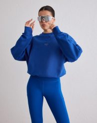 Damska bluza biegowa oddychająca, odprowadzająca wilgoć Le Run błękitna. Niebieskie bluzy AIM'N, l, bez wzorów, z bawełny, bez kaptura. Za 381.00 zł.