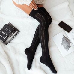 Czarne ażurowe zakolanówki z warkoczem 223. Czarne rajstopy i pończochy Milena, uniwersalny, w ażurowe wzory, z bawełny. Za 29.00 zł.