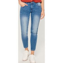 Jeansy skinny z haftem - Niebieski. Niebieskie jeansy Mohito, bez wzorów. Za 119.99 zł.