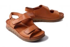 MACIEJKA L4495-29/00-1 rudy, sandały damskie. Brązowe sandały Maciejka, bez wzorów, bez obcasa, na płaskiej podeszwie, bez zapięcia. Za 249.90 zł.