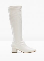 Kozaki. Białe kozaki bonprix, bez obcasa, bez zapięcia. Za 189.99 zł.