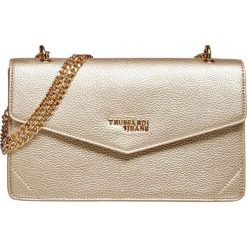 Trussardi Jeans torebka crossbody 75B00831-9Y099999 złota. Żółte torebki klasyczne Trussardi Jeans, bez wzorów, z jeansu, bez dodatków. Za 509.00 zł.